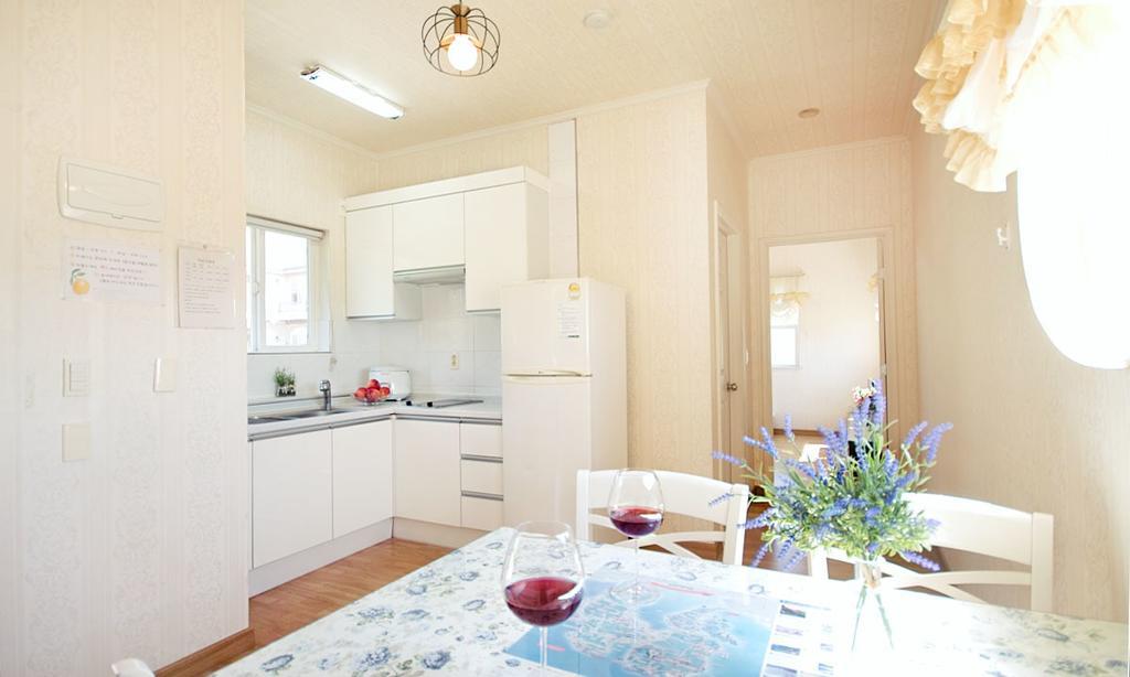 American Village Pension Manoa Namhae Zimmer foto