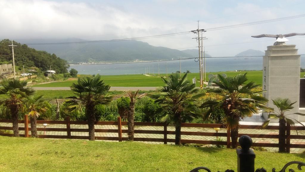 American Village Pension Manoa Namhae Zimmer foto